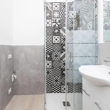 Modern 350m From Piazza Vittorio Apartment